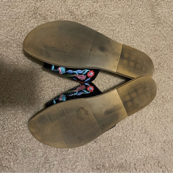 Sandals - Picture 3 of 4